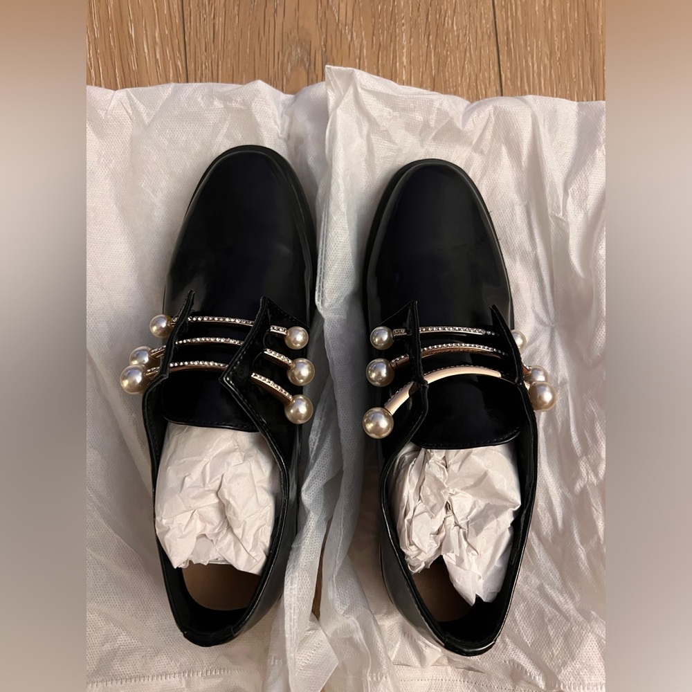 Brand new patent loafers with pearl in black size 7